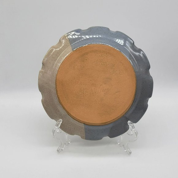 Eagle Pottery Plate Signed Sherri McNeil 1992 Blue Beige Floral - Picture 8 of 15